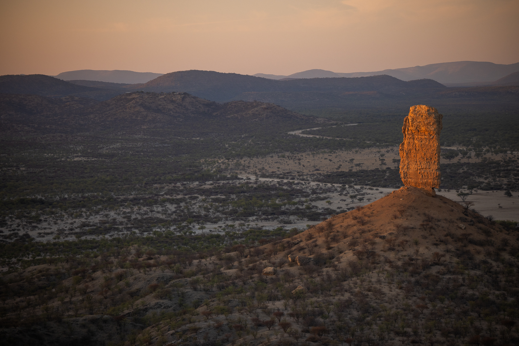 vingerklip-namibia_elopement-destination_sunset-at-vingeklip