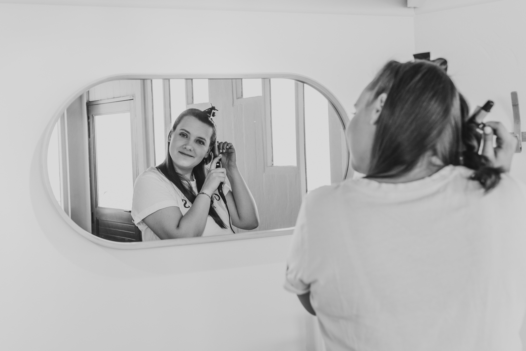 daniela_getting-ready_vingerklip-elopement-namibia