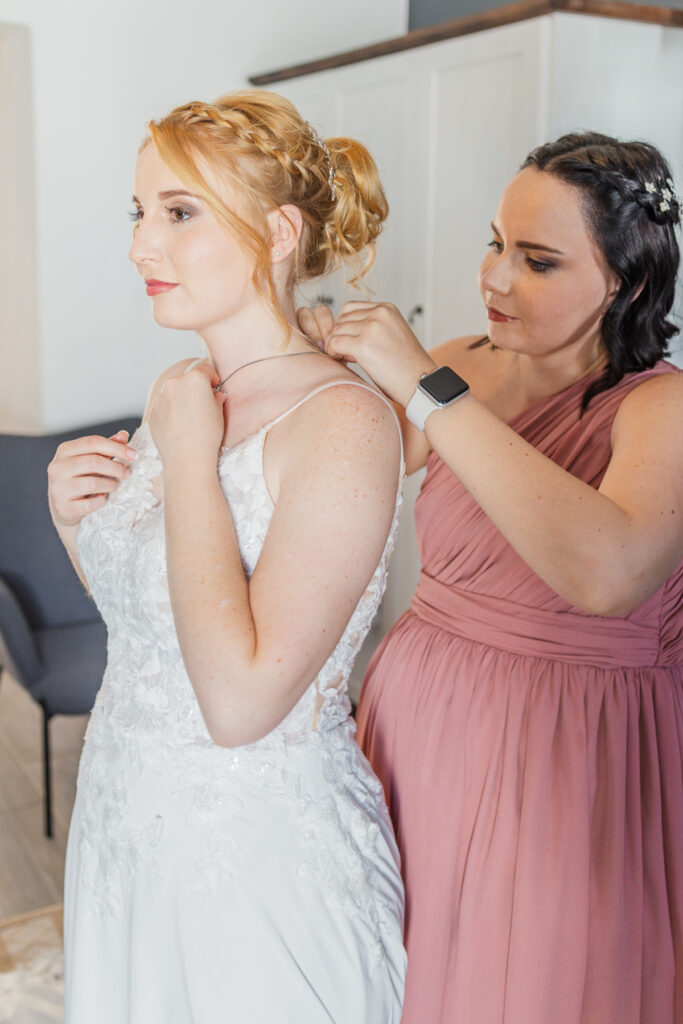 bridal-preparation_otjiwarongo-namibia-otjiwarongo-wedding-photographer_mariette-du-toit-photography