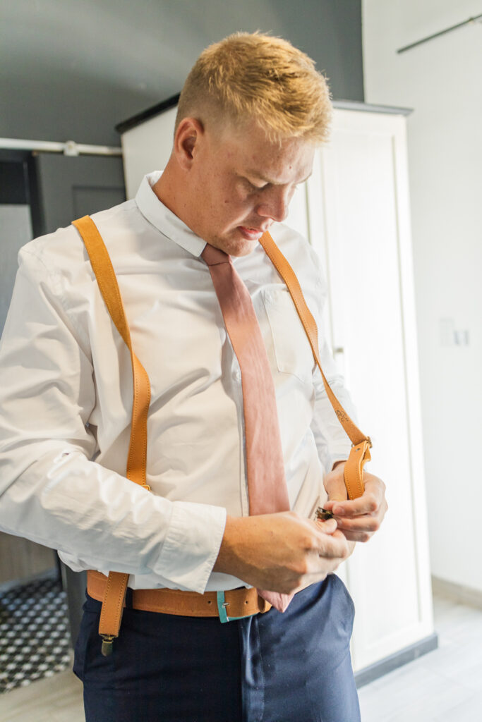 groom-preparation_otjiwarongo-namibia-otjiwarongo-wedding-photographer_mariette-du-toit-photography